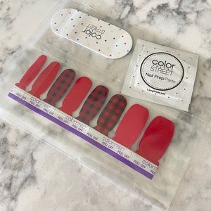 NWOT Color Street 'Good Girls Gone Plaid' Nail Art